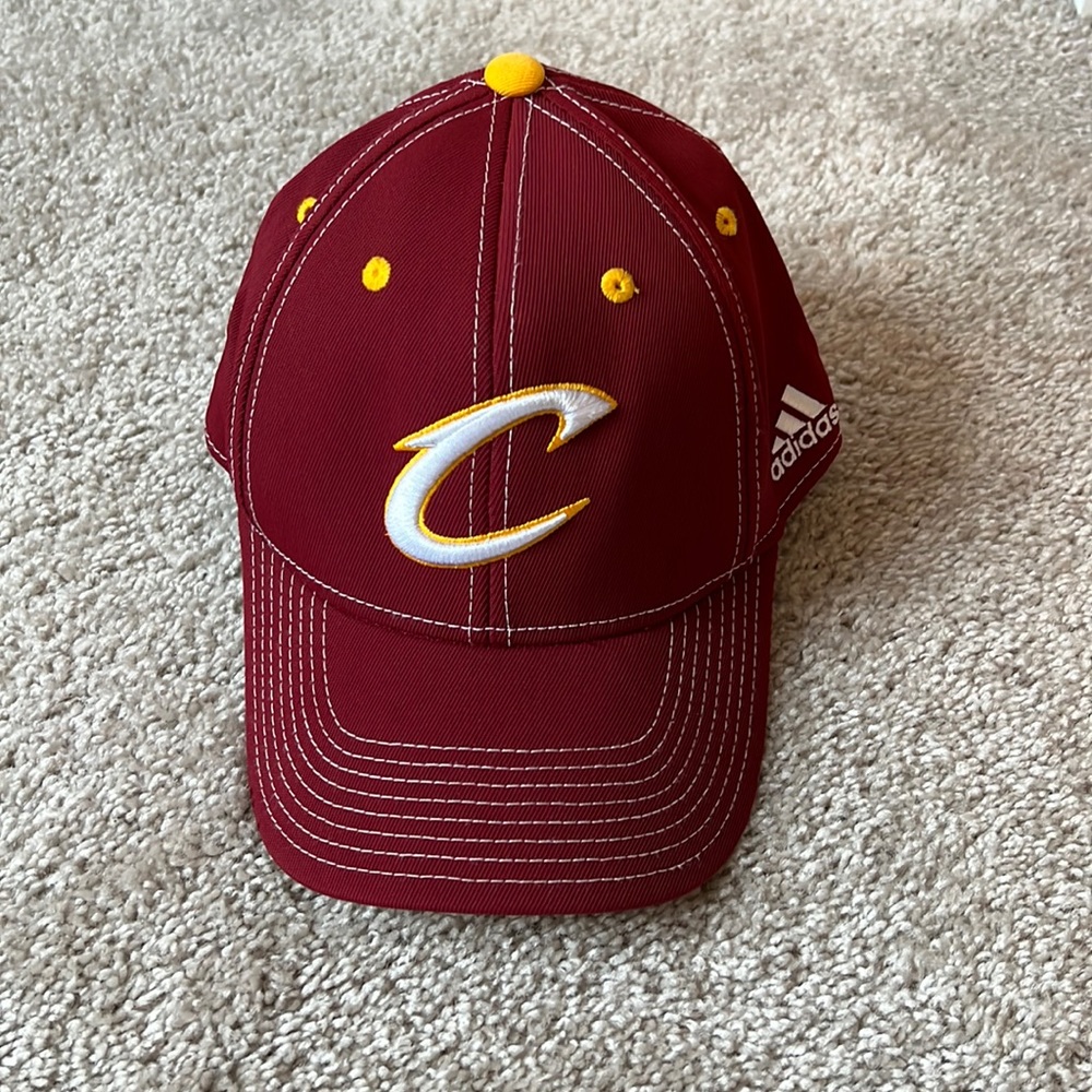 Adidas Cleveland Cavaliers fitted hat, size S/M